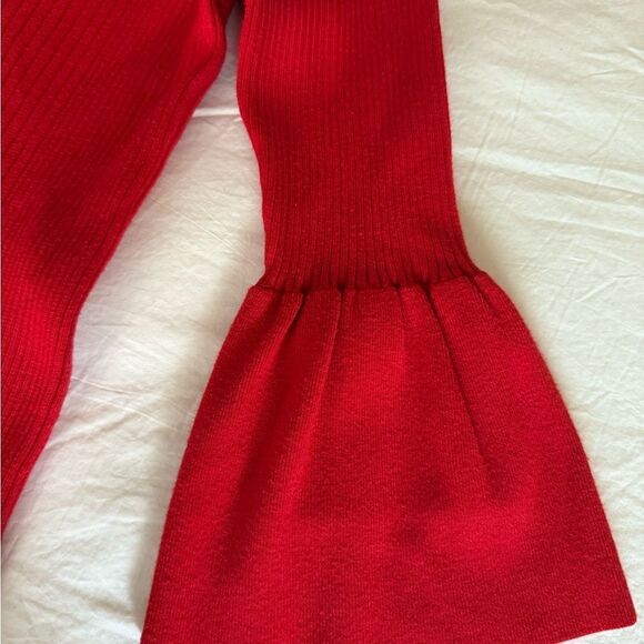 Karen Millen Woman’s Rib Knit top with Long Fluted Sleeve. Size Large. Red. - Picture 4 of 5